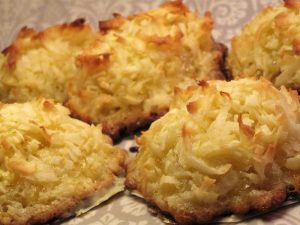 Coconut macarons as desert