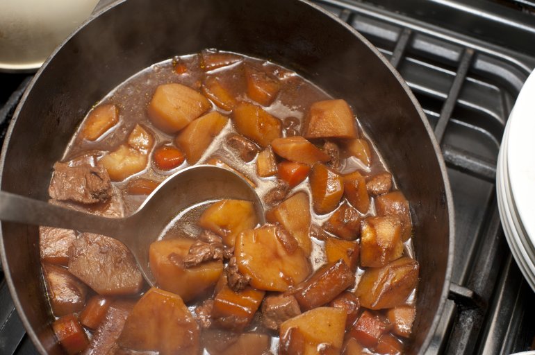 stew food pot