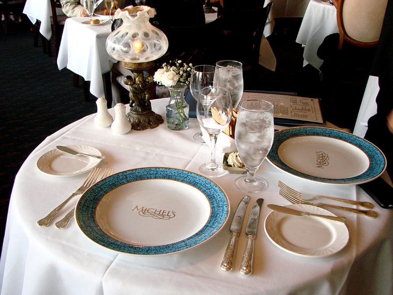 Read about the kinds of service types at restaurants and bars