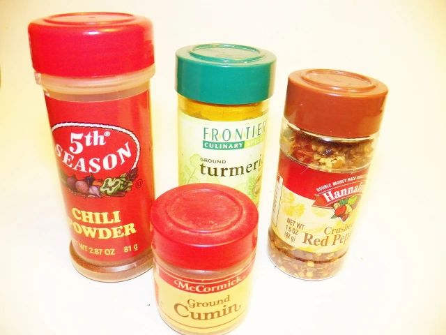 SPICES IN CONTAINERS