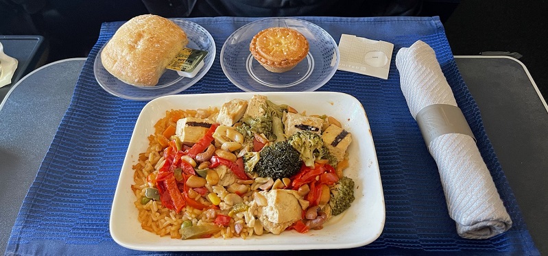 A plate of Spicy Chick-tofu Power Bowl