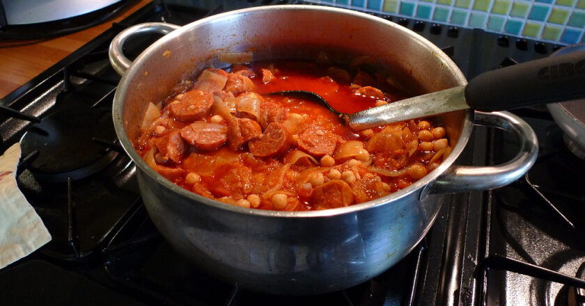 What is the difference between a casserole and a stew?