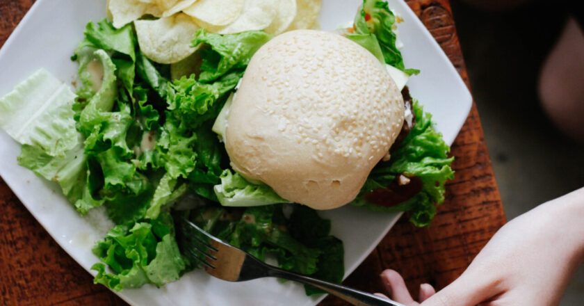 What are some simple lunch box ideas for adults for work?